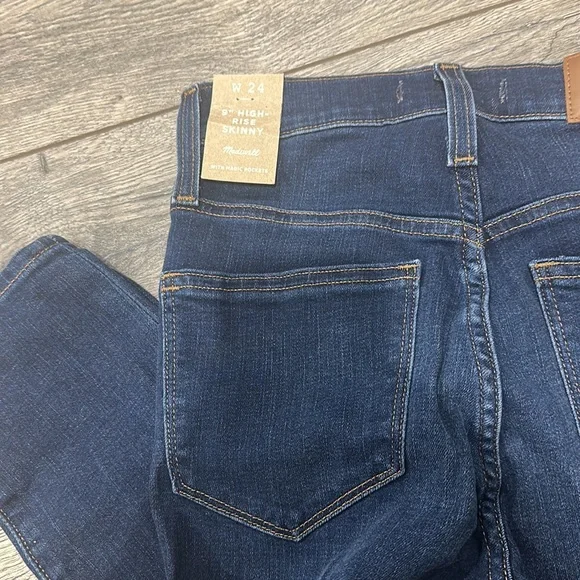 NEW • Madewell • Women’s 9" Mid-Rise Skinny Jeans in Patty Wash Dark Blue 24 25 - Picture 4 of 5